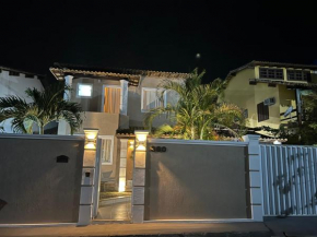 Casa com piscina, churrasqueira e ar condicionado em condomínio